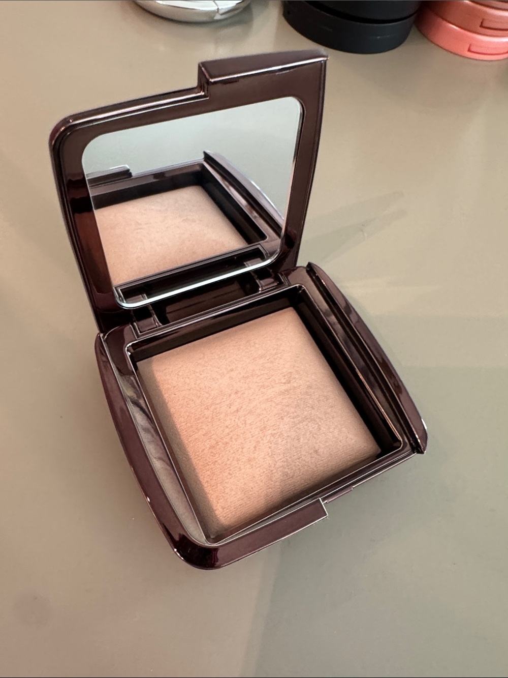 Hourglass Ambient Lighting Powder in Dim Light